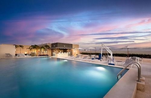 Xcumpich Casa | Perfect For The Whole Family! 2 Relaxing Units, Free Parking & Breakfast, Pool