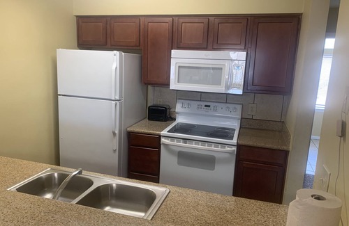 Berkeley Condominio | Perfect for Williamsburg/Busch vacation. 2BDR/2BA (6)