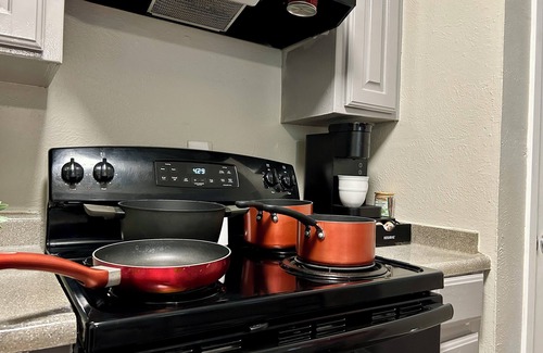 Sherman Apartamento | Perfect for workers, great location, full kitchen, WiFi, 1 bedroom in quiet apt