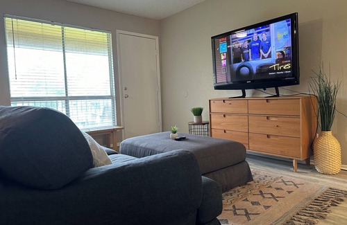 Sherman Apartamento | Perfect for workers, great location, full kitchen, WiFi, 1 bedroom in quiet apt