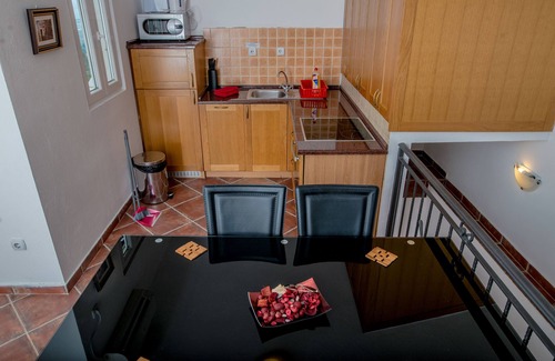 Mrcevac Apartamento | Perfecto para 12 personas, 2 km al mar, terrazas, vistas al mar, piscina, 3 unidades separadas