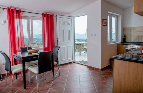 Mrcevac Apartamento | Perfecto para 12 personas, 2 km al mar, terrazas, vistas al mar, piscina, 3 unidades separadas