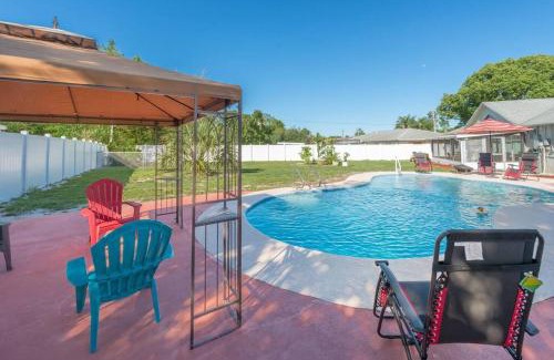 Deltona Lakes Casa | Perfect Gateway to Disney and Retreat Center.