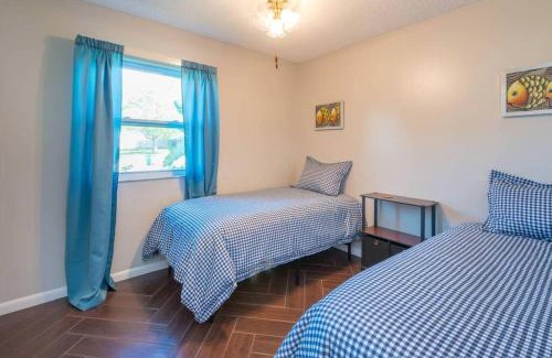 Deltona Lakes Casa | Perfect Gateway to Disney and Retreat Center.