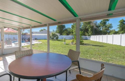 Deltona Lakes Casa | Perfect Gateway to Disney and Retreat Center.