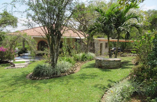 Panama Oeste Province Villa | Perfect Getaway & Bird-Watcher's Paradise-1. Villa 5 acres de montaña