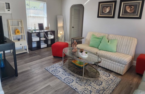 East Ocean Ave Apartamento | Perfect getway minutes away from the beach!