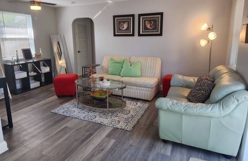East Ocean Ave Apartamento | Perfect getway minutes away from the beach!