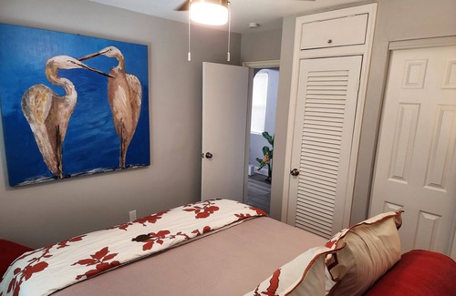 East Ocean Ave Apartamento | Perfect getway minutes away from the beach!