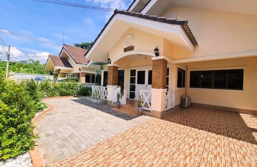 Saraphi Casa | Perfect Home 15 mins from airport.