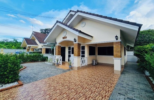 Saraphi Casa | Perfect Home 15 mins from airport.