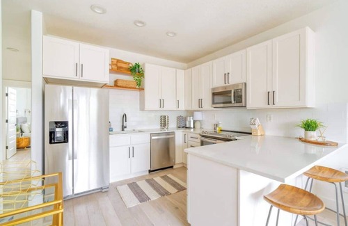 Hosford-Abernethy Casa | Perfect Ladd's Addition Loft ~ Breweries & Bars