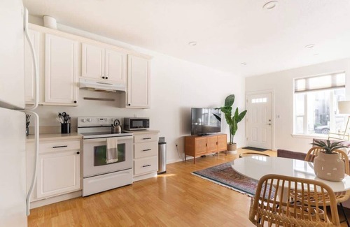 Hosford-Abernethy Casa | Perfect Ladd's Addition Loft ~ Breweries & Bars