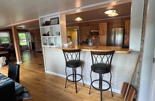 Danville Casa | Perfect Lakeside Retreat for Families and Friends, 8beds, Lake & Dock Access