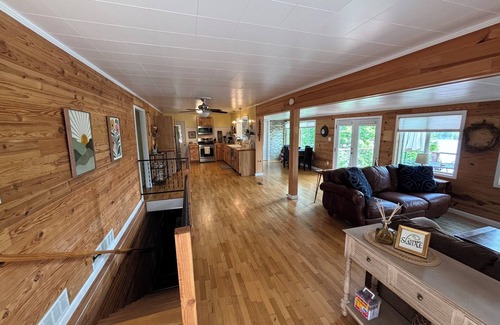 Danville Casa | Perfect Lakeside Retreat for Families and Friends, 8beds, Lake & Dock Access