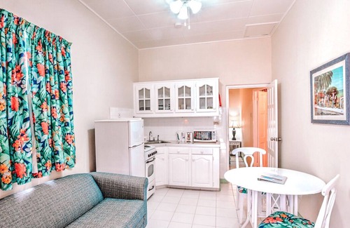 Worthing Casa | Perfect Locale for Nature Lovers! 2 Suites w/ FREE Parking Near Coco Hill Forest