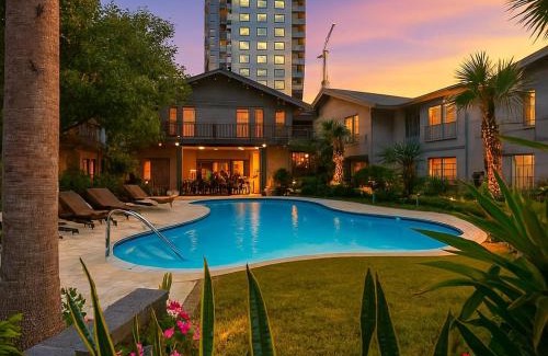 Uptown Apartamento | Perfect Location 2BR 5 Min Walk to Galleria Marquee Uptown