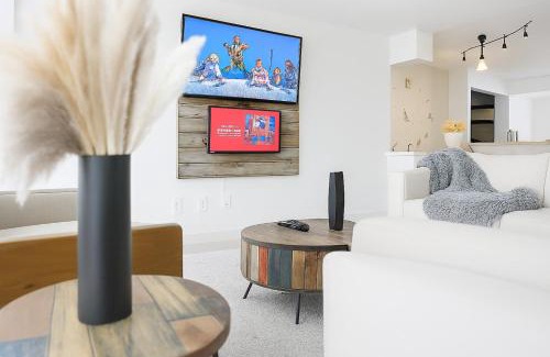Uptown Apartamento | Perfect Location 2BR 5 Min Walk to Galleria Marquee Uptown