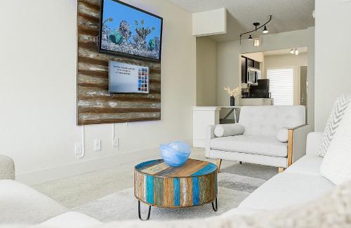 Uptown Apartamento | Perfect Location 2BR 5 Min Walk to Galleria Marquee Uptown