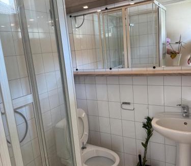 Kristiansand Apartamento | Perfect location! 4-bed apartment, 100m from main street, Free Park