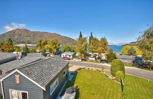 Frankton Casa | Perfect Location. Cute as holiday home in the heart of old Frankton.