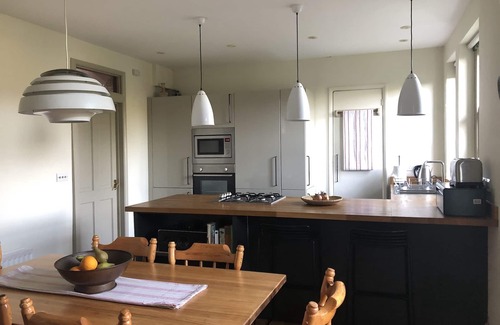 Dartmouth Casa | Perfect Location, Electric Car Friendly and Superb Views from Above Town