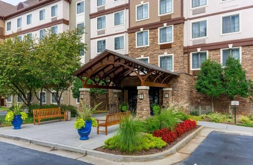Dunwoody Apartamento | Perfect Location for Your Next Getaway! Convenient Suite w/ FREE Breakfast, Pool