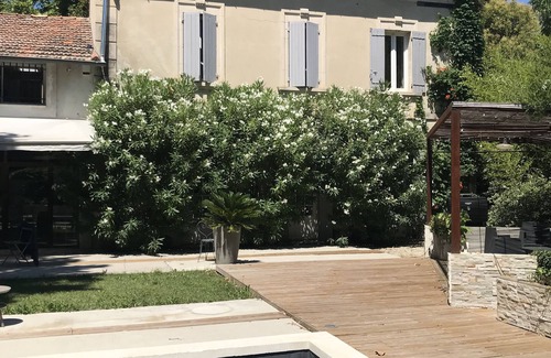 Cabannes Casa | Ubicación perfecta en el corazón de Provenza con una gran piscina y un hermoso jardín.