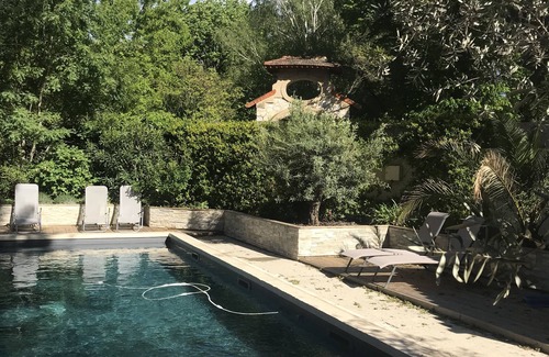 Cabannes Casa | Ubicación perfecta en el corazón de Provenza con una gran piscina y un hermoso jardín.