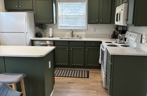 Greensboro Casa | Perfect location in Greensboro-Entire Townhouse