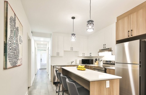 De Lorimier Apartamento | Perfect Location | Must Stay | Clean | Parking - Super host on Airbnb