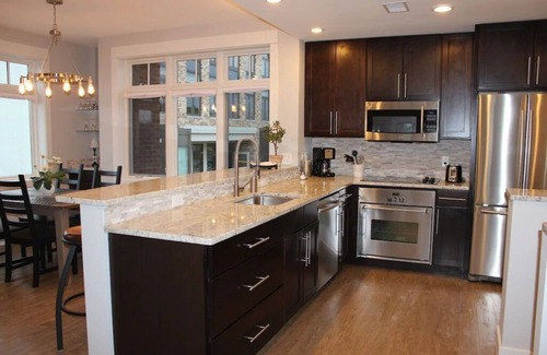 Grand Haven Condominio | Perfect location! Right downtown! Walking distance to everything.