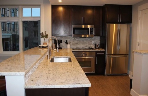 Grand Haven Condominio | Perfect location! Right downtown! Walking distance to everything.
