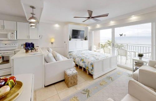 Historic Lahaina Front Street Apartamento | Perfect location & Unbelievable Views at Lahaina Roads