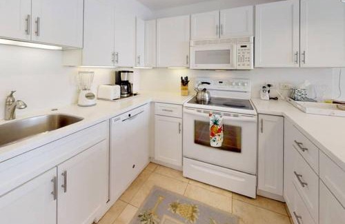 Historic Lahaina Front Street Apartamento | Perfect location & Unbelievable Views at Lahaina Roads
