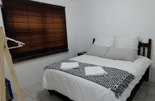 Grassy Park Apartamento | Perfect long stay,near Rondevlei nature reserve,wifi
