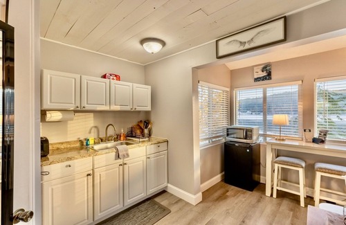 Alton Bay Casa | Perfect Modern Lake Front Retreat with Dock! Sleeps 4