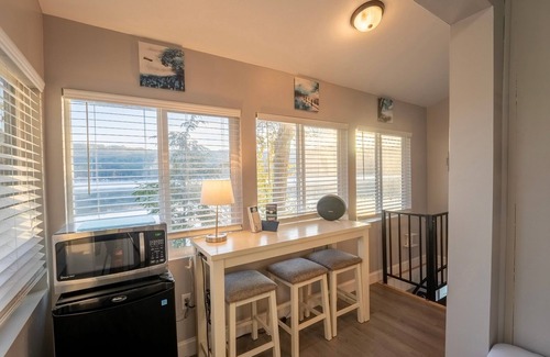 Alton Bay Casa | Perfect Modern Lake Front Retreat with Dock! Sleeps 4