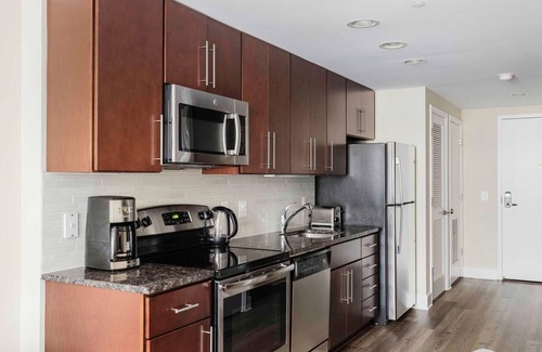 Mount Vernon Triangle Apartamento | Perfect Mt Vernon 1BR w/ Gym, Pool & Security, near Metro, by Blueground