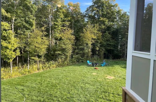 Bracebridge Casa | Perfect Muskoka Getaway near Santa Village! 10 min drive to waterfall and beach