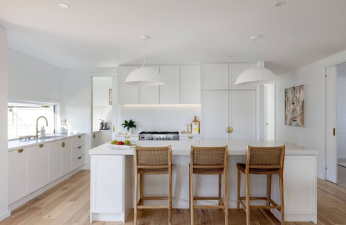 Warrnambool Casa | Perfect newly built modern family/large group getaway-outdoor kids playground