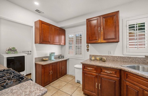 North Long Beach Casa | Perfect Oasis w/ Pool, jacuzzi, close to airports, beach, entertainment and more