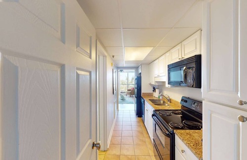 North Litchfield Beach Apartamento | Perfect Oceanfront Retreat | Outdoor Pool. Oceanfront King Suite