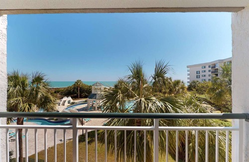 North Litchfield Beach Apartamento | Perfect Oceanfront Retreat | Outdoor Pool. Oceanfront King Suite