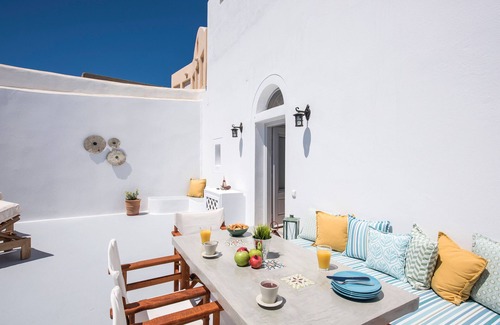 Oia Villa | Perfect Purity House