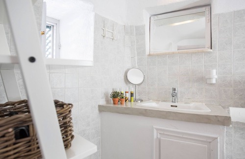 Oia Villa | Perfect Purity House
