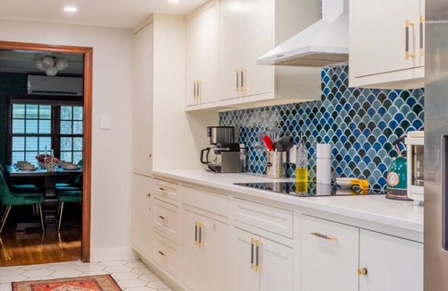 Saugerties Casa | PERFECT RETREAT Privacy & Relaxing, Hot Tub, WiFi, 2 Fireplaces, Outdoor Kitchen