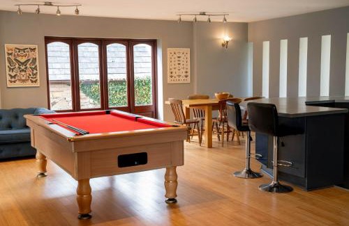Whitchurch Casa | Perfect Retreat With Parking Garden & Great Views