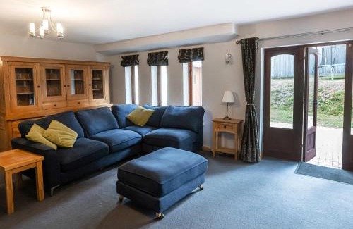 Whitchurch Casa | Perfect Retreat With Parking Garden & Great Views