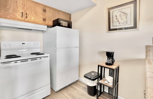 Seaside Apartamento | Perfect Seaside Beach Retreat Minutes to Monterey!